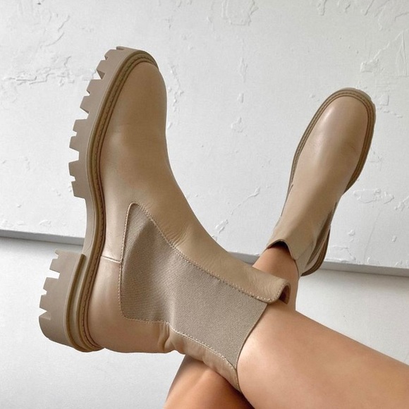 Zara Shoes - NEW Zara low heeled leather lug sole boots